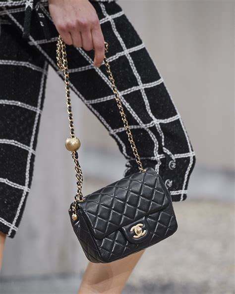 bolsa carteira chanel|cheapest chanel bag 2020.